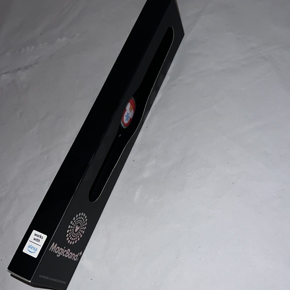 New!! 2023 Disney Holiday Classic Mickey and Friends MagicBand+ - Picture 11 of 11